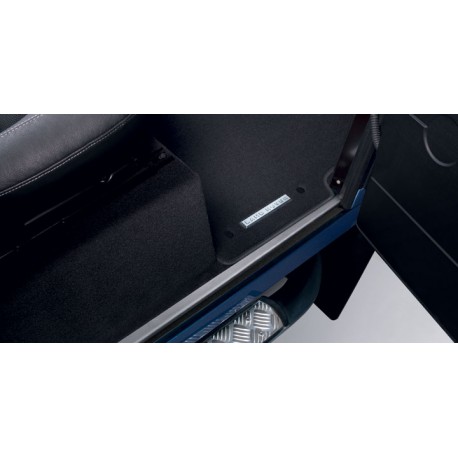 Jeu de tapis de sol AV+AR noir avec badge Land Rover argent pour DEFENDER110 TD4