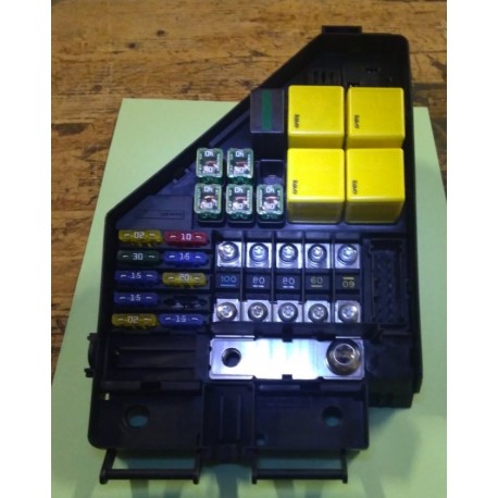 FREELANDER 1 TD4 2001 under bonnet fuse box